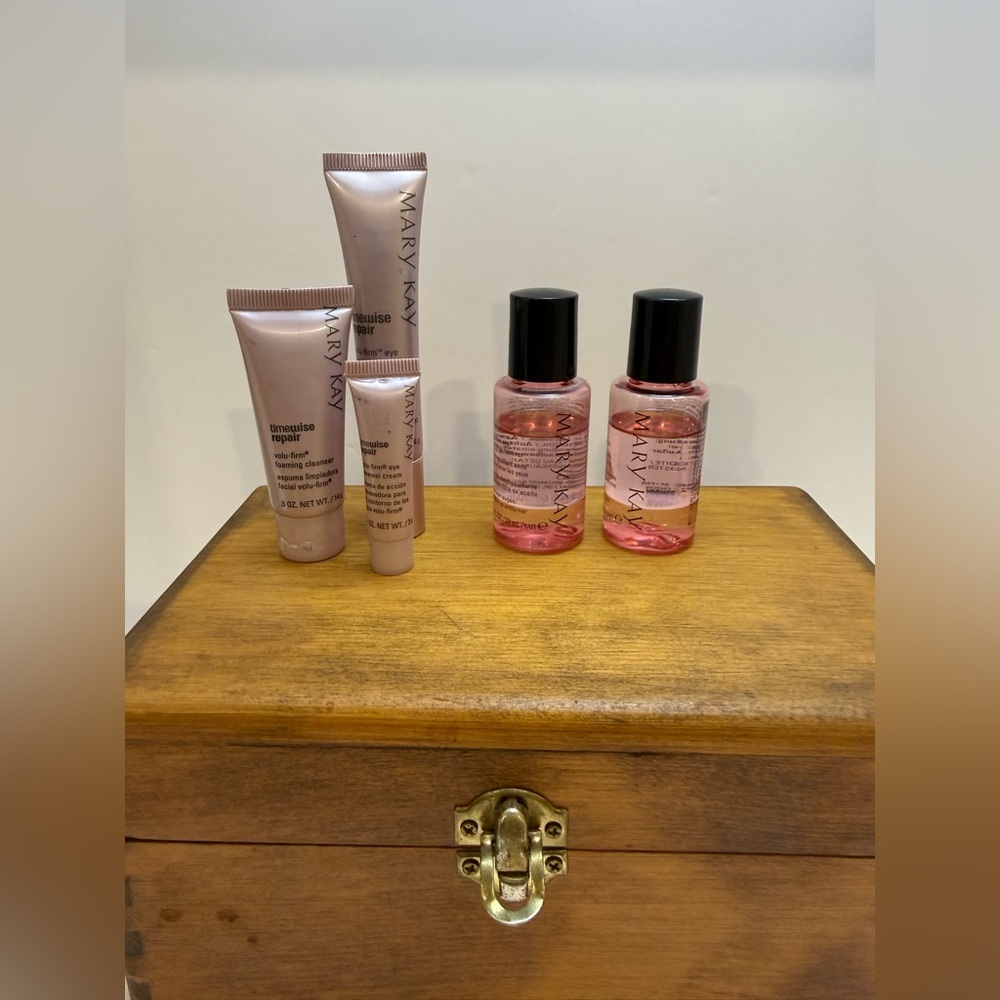 Mary Kay Timewise Repair Volufirm Eye Renewal Cream plus extras